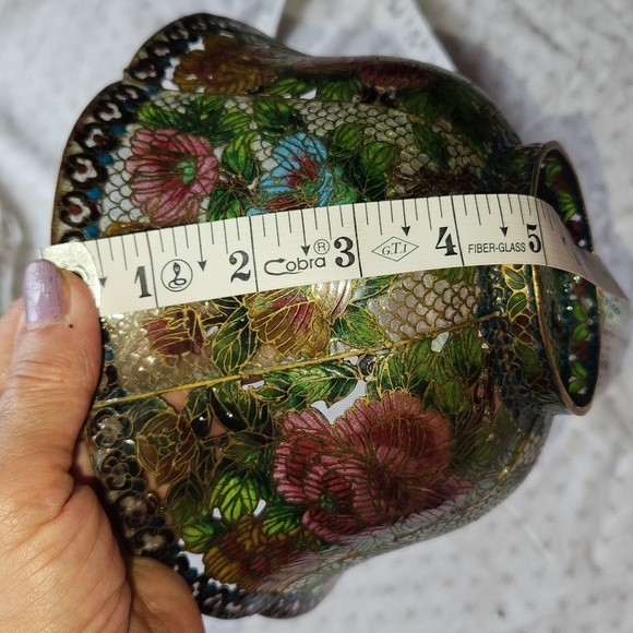 Antic Handmade Chinese Intricate  Plique-a-Jour  Bowl with Gold Accents - Picture 12 of 12